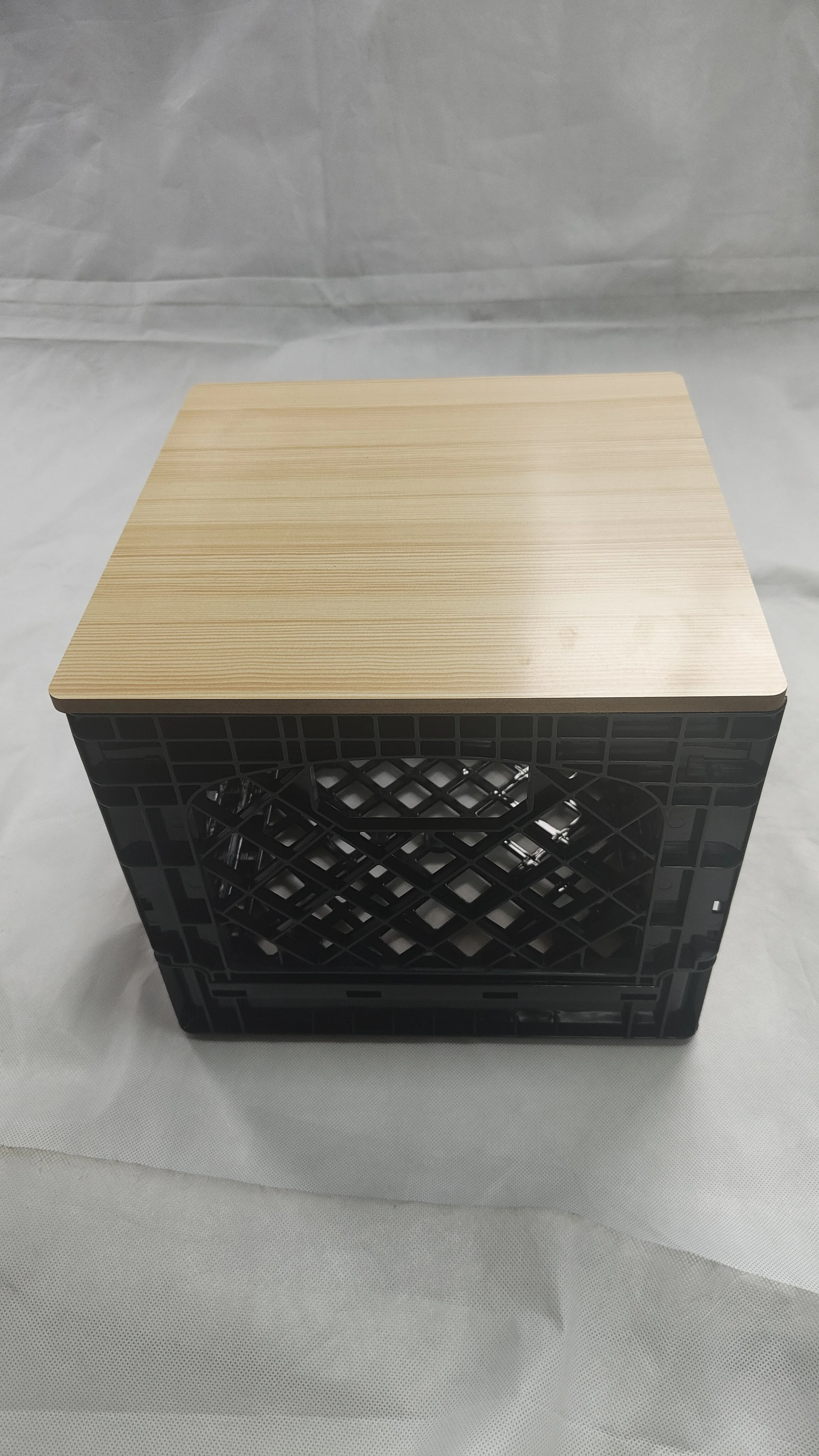 16QT Collapsible Milk Crate with Wooden Lid,Stackable Easy-Grip Handles Storage Basket for Storage and Transportation