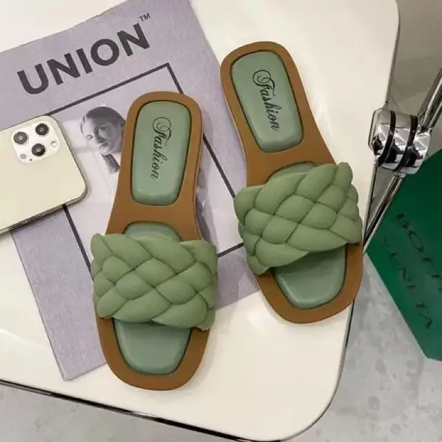 Women New Styles Summer Fashion Leather Flat Slippers Women Sandals Non-Slip Soft Bottom Comfortable Slippers For Women