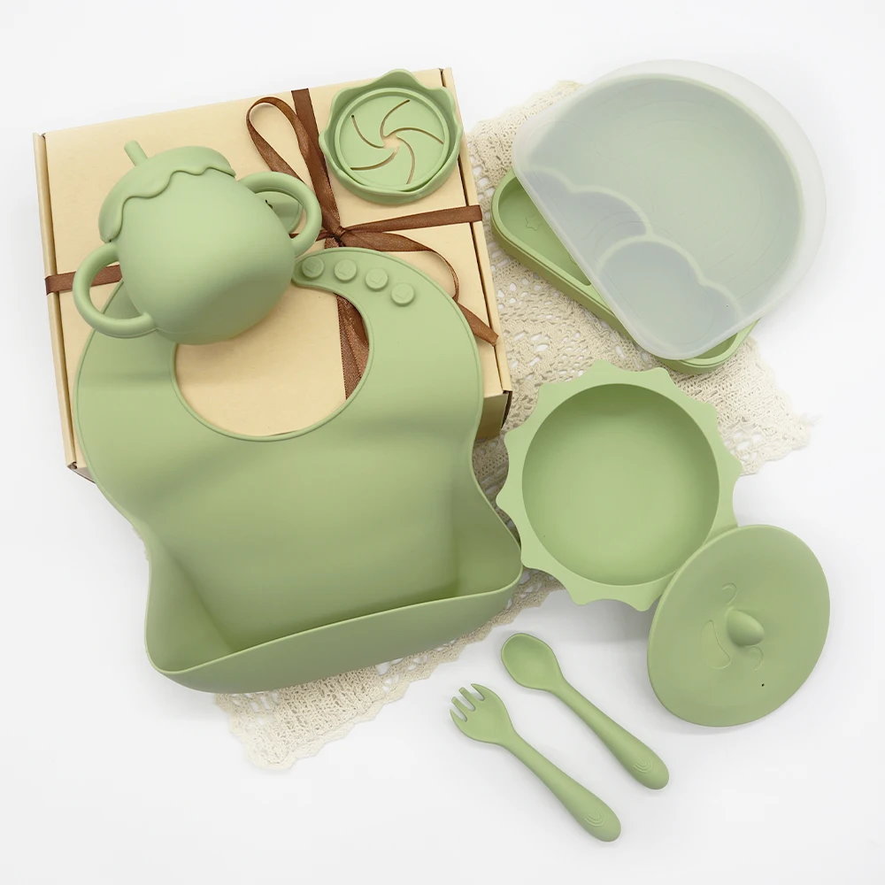 2022 Wholesale BPA Free Waterpoof Tableware For Kids Feeding Bowl And Spoon Baby Silicone Bib Set