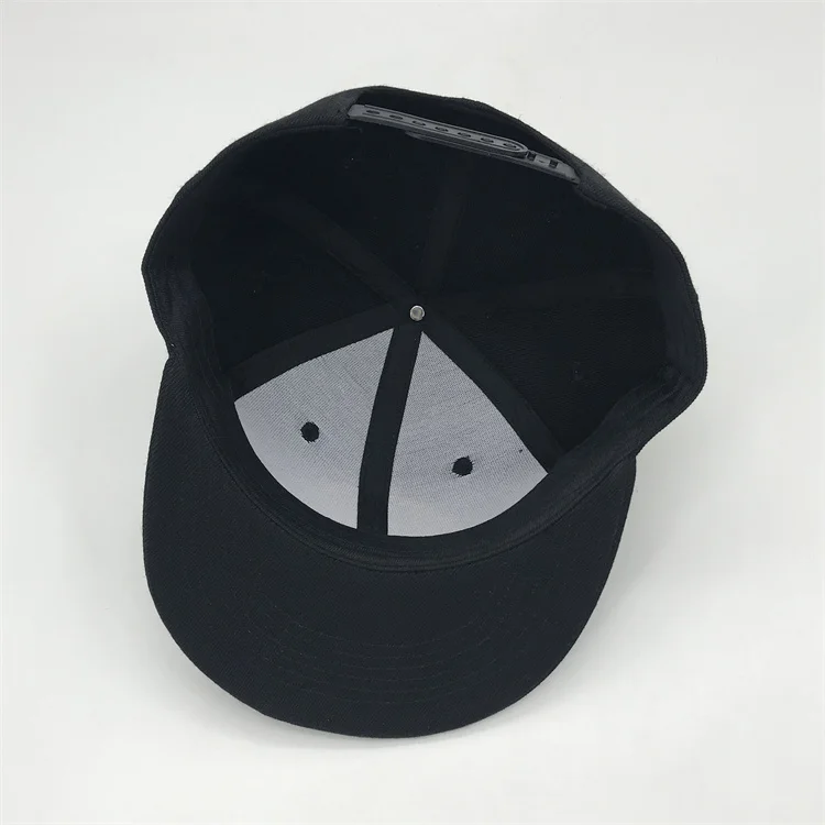 Wholesale Hip Hop Caps With Custom Golden Embroidery Logo  , Fashion Snap back Hats  For Men With Custom Logo