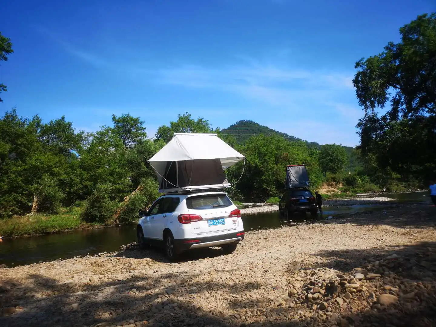 Quick Automatic Opening Factory Make Aluminium Shell Roof Top Tents Hard Toptent