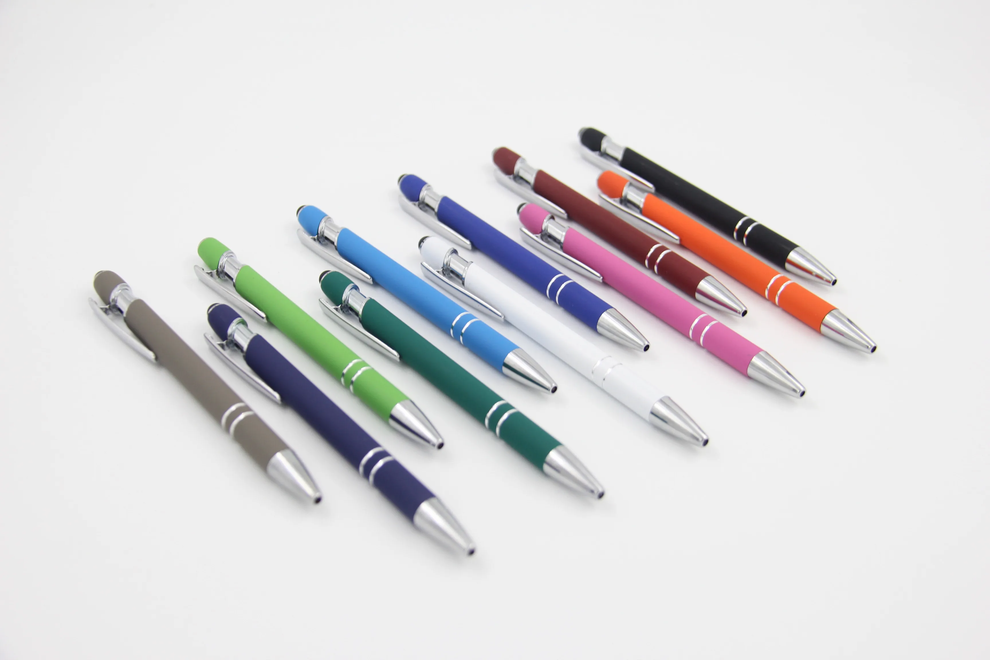 Профессиональное производство, дешевая рекламная шариковая ручка со стилусом и резиновой ручкой, Новинка