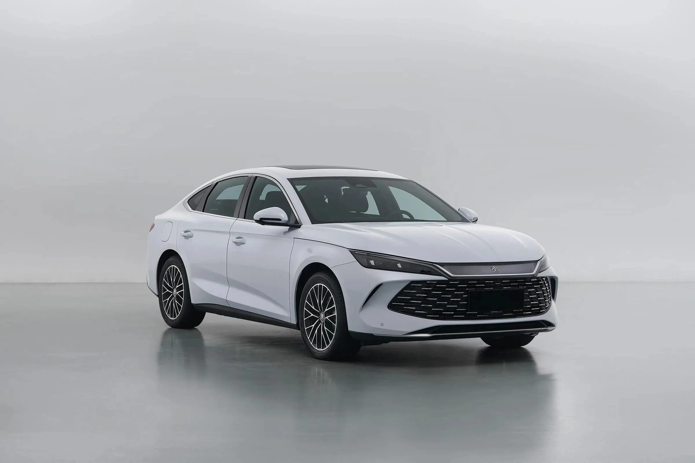 2024 электромобиль BYD Qin L DM-i модель 80 км гибридный автомобиль 5-местный одномоторный седан для продажи