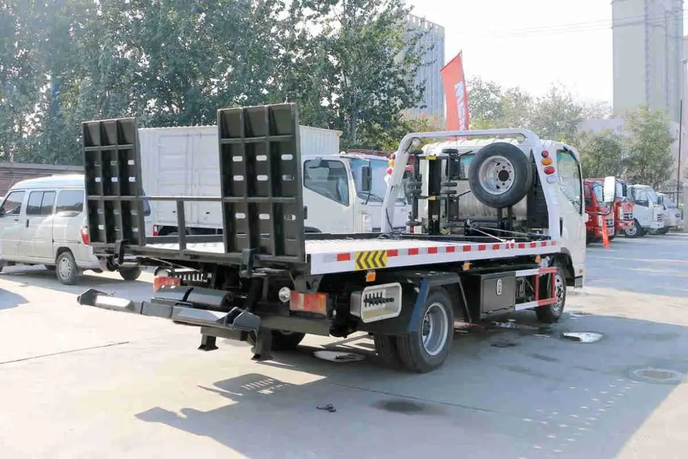 
4 ton Dongfeng car carrier hydruaulic flatbed road rescue wrecker tow truck 