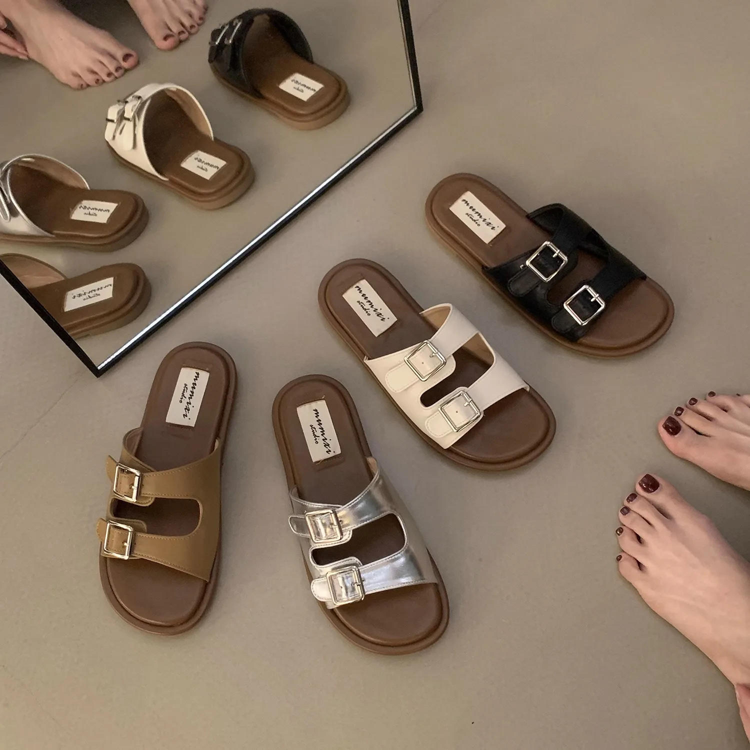 Hot selling ladies Two Leather Buckle silver comfortable flat Sandals Soft Buckle Straps Retro Slippers for beach