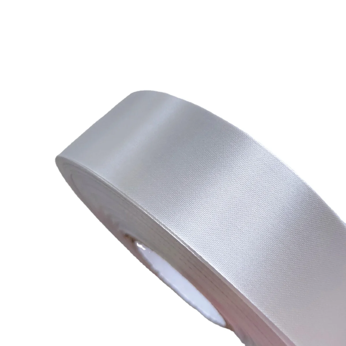 Односторонняя Мягкая атласная лента серого цвета из 100% полиэстера для упаковки подарков и бантов