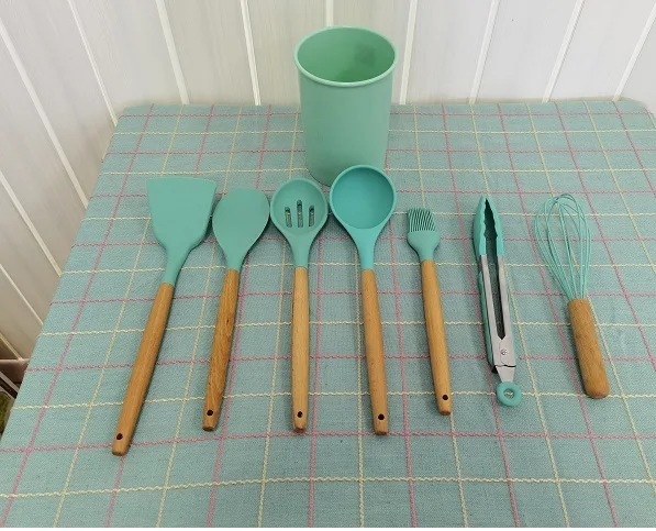 190074 Wooden handle silicone 8-piece kitchenware non stick pot kitchenware cooking spoon shovel with storage bucket set