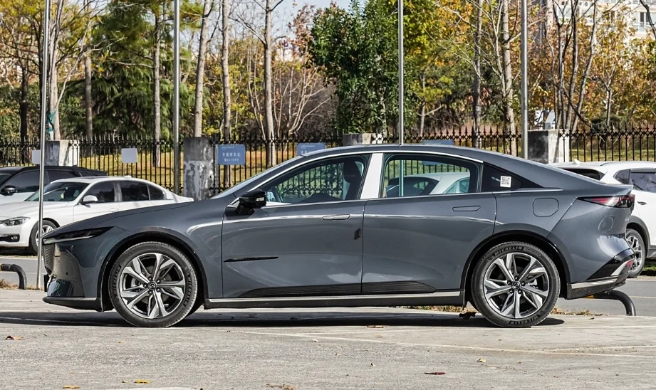ChangAn Mazda EZ-6 2025 200 Wisdom and Noble Edition Medium Hybrid New energy vehicle
