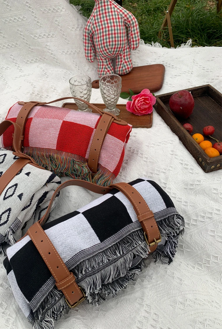 Wholesale Recycle Cotton Printed Quilted Waterproof Outdoor Camping Blanket  Custom Waterproof Picnic Blanket