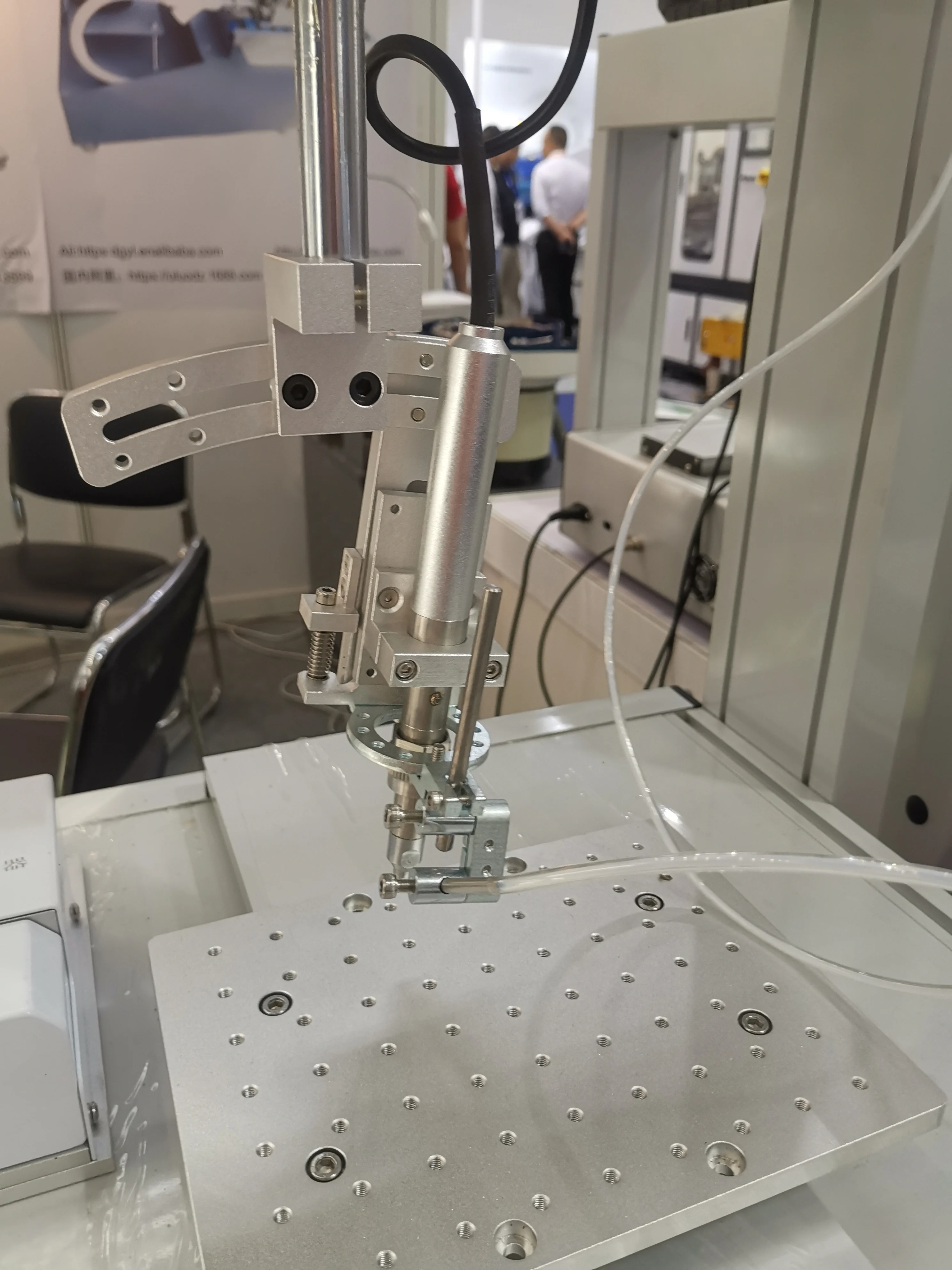 Can be customized Double location with rotation soldering machine soldering robot