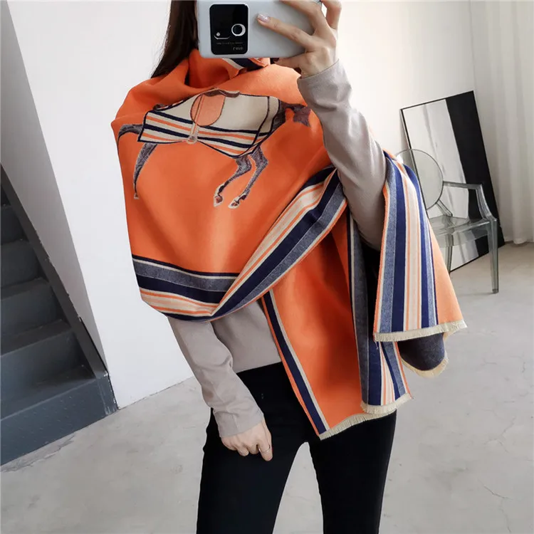 Женский зимний жаккардовый шарф