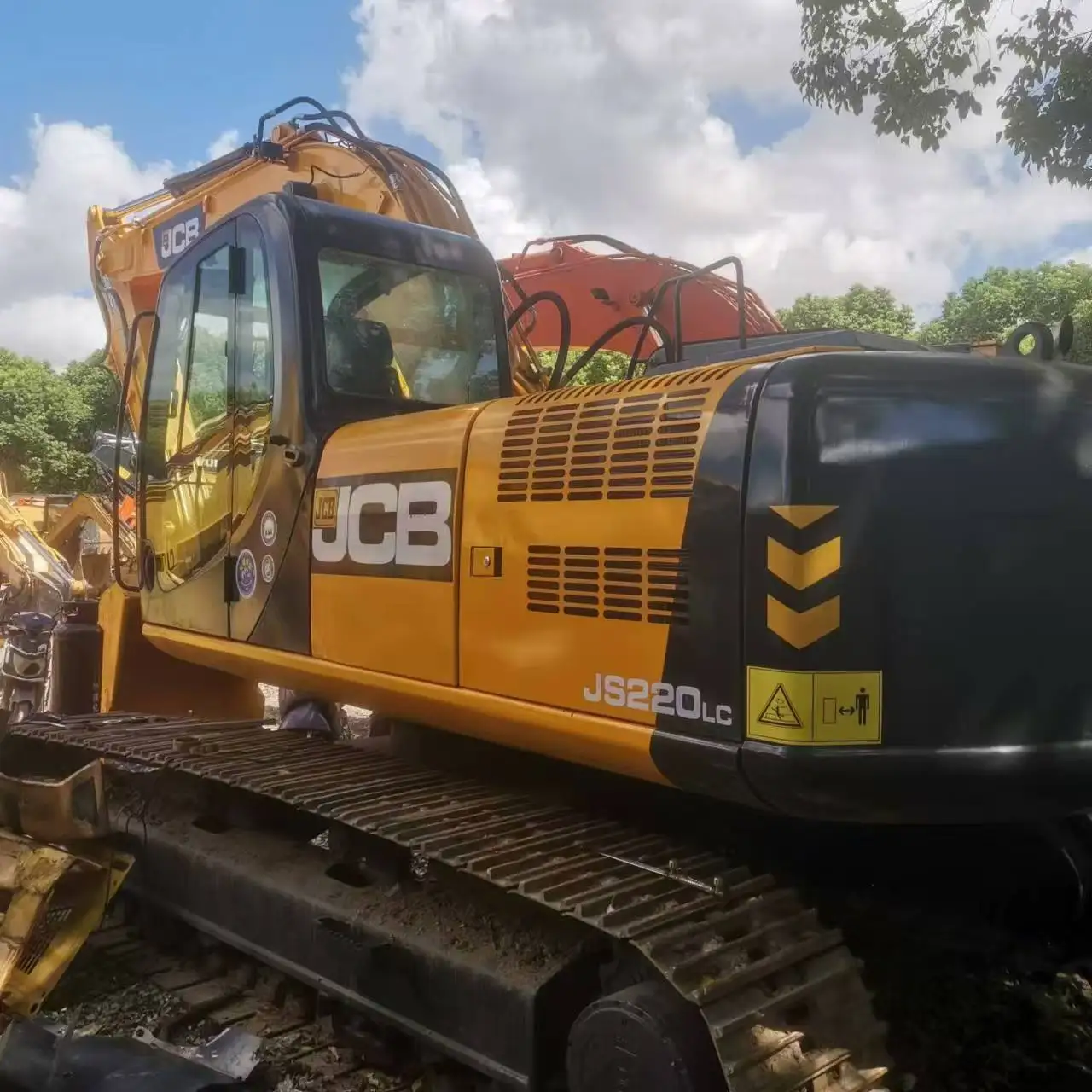Used excavator JCB 220 crawler excavator Low service time 22 tons of used excavator good price in Shanghai