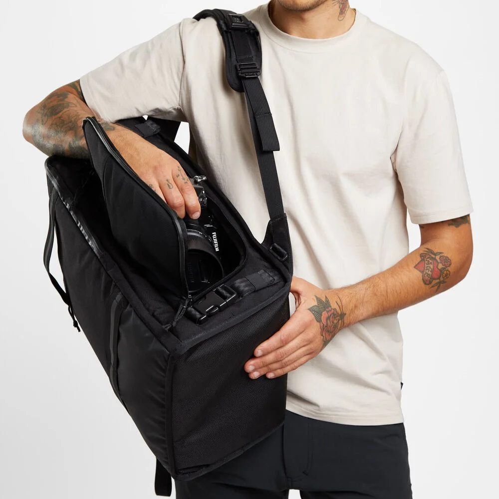 2023 Fashion large camera bag for photography insert padded dslr video backpack foam padding double zip laptop compartment women