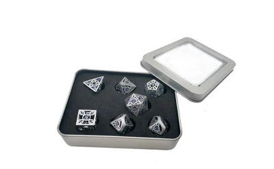 Модный металлический ящик для игральных костей DND 7 pc набор металлических настраиваемых