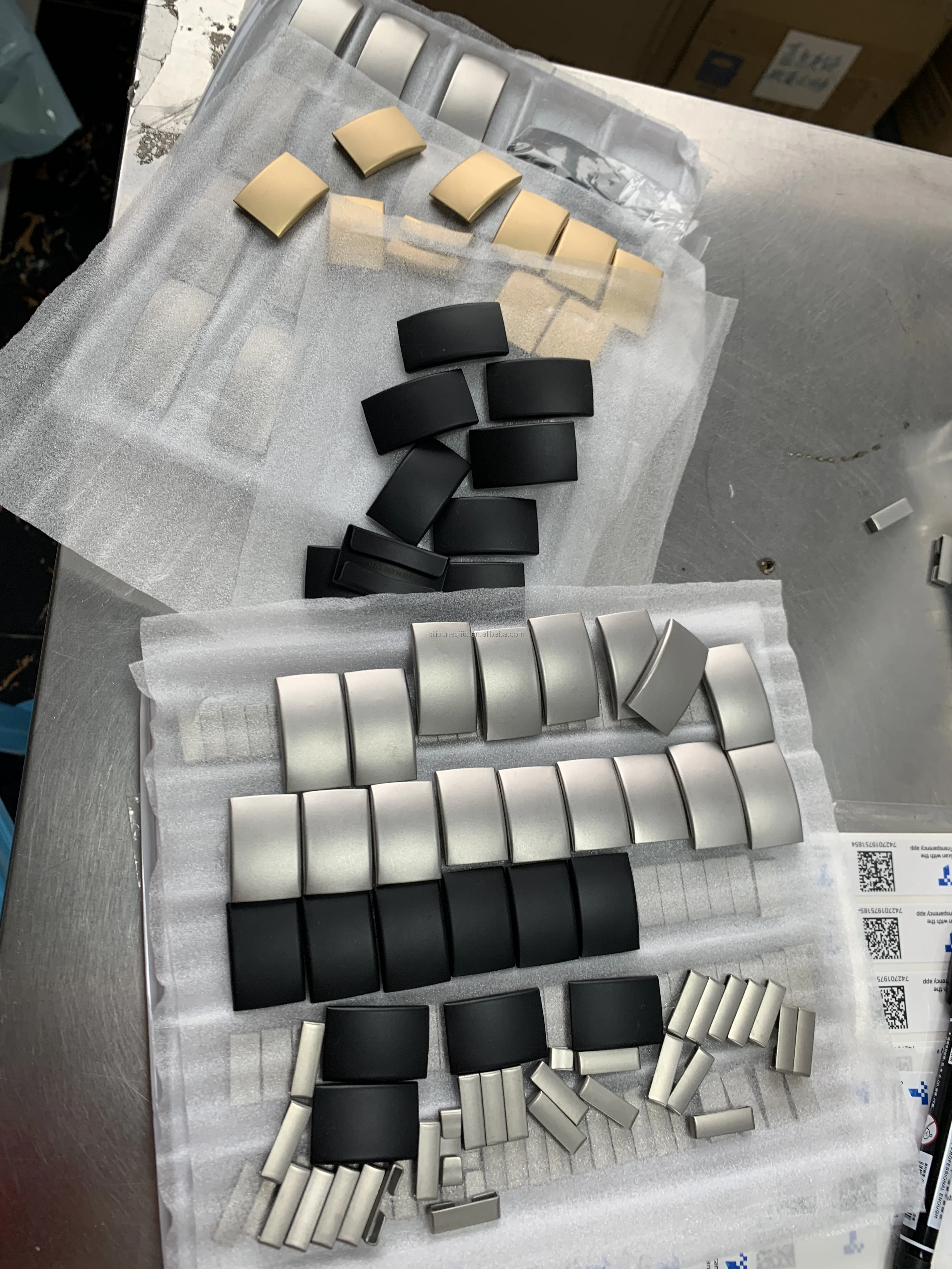 Custom Metal Engraved Nameplate Label Laser Etched Badge Name With Silicone Bracelet Wristband with metal plate lasering