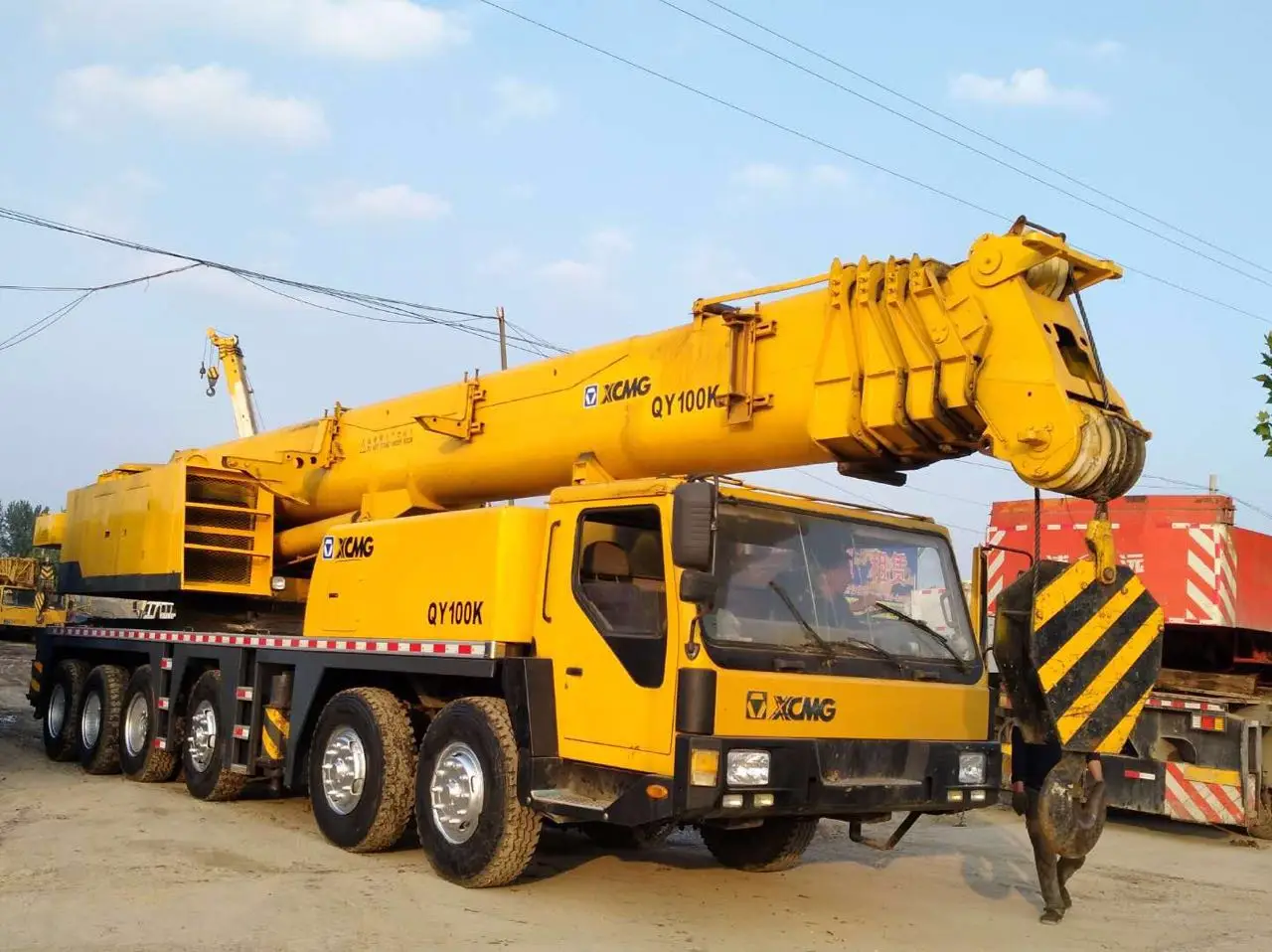 China brand new mobile truck mounted crane trucks crane lifting equipment 130 ton QY130K