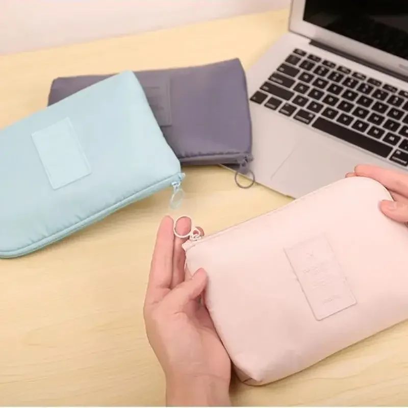Portable Large Capacity Travel Storage Bag Fashionable Open Style Cable Charger and Headphone Storage for Makeup Bag Use