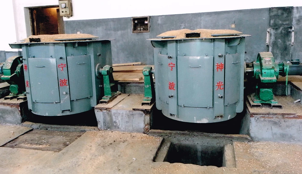 500KG 0.5T KGPS medium frequency induction reducer steel shell industrial furnace for melting iron copper aluminum steel