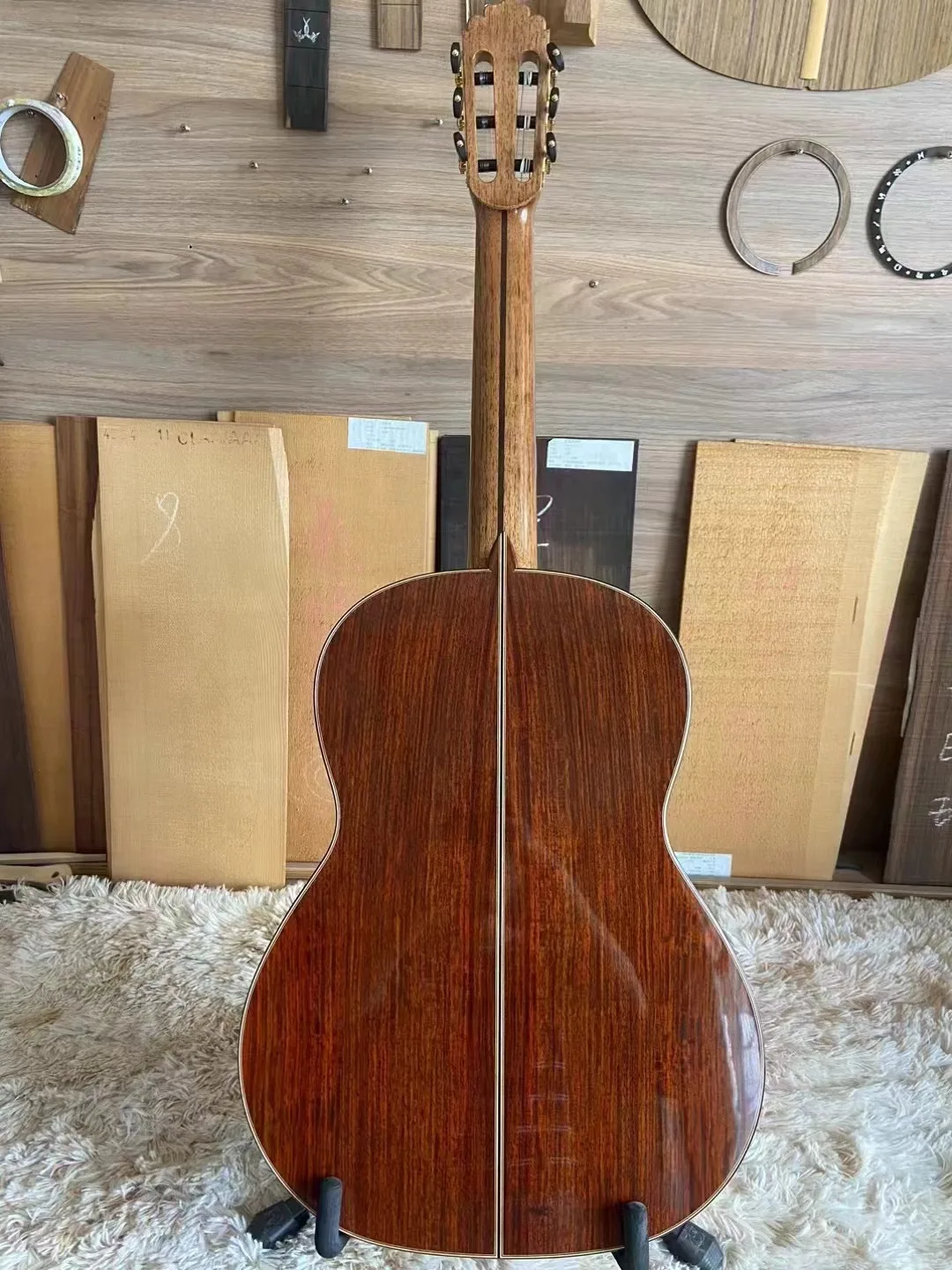 All-Solid Wood classical guitar with German spruce matched with the straight-grained figured Cocobolo of 2005