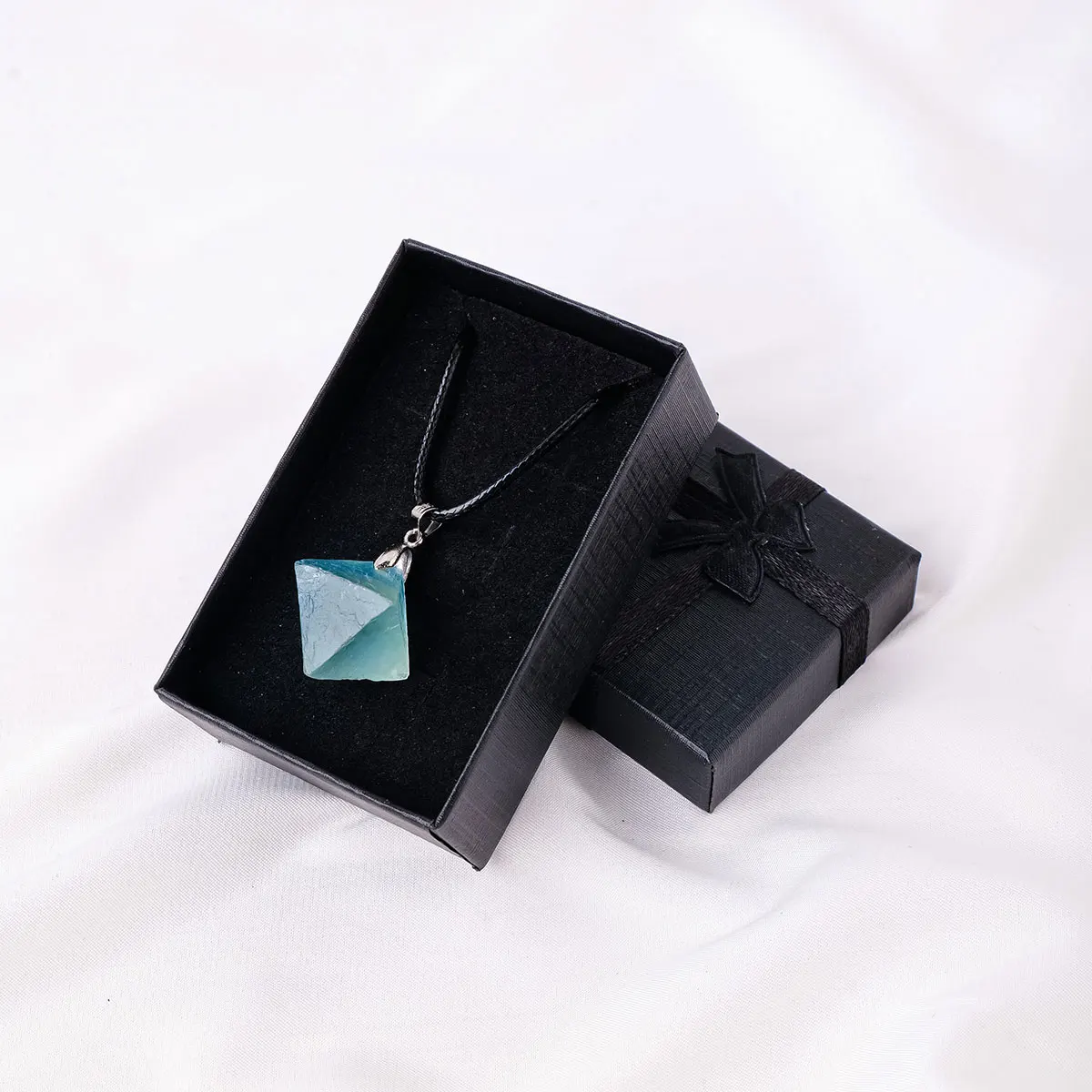 Wholesale new product Crystal Healing stones pendant Blue purple Fluorite octahedron pendant leather string gifts