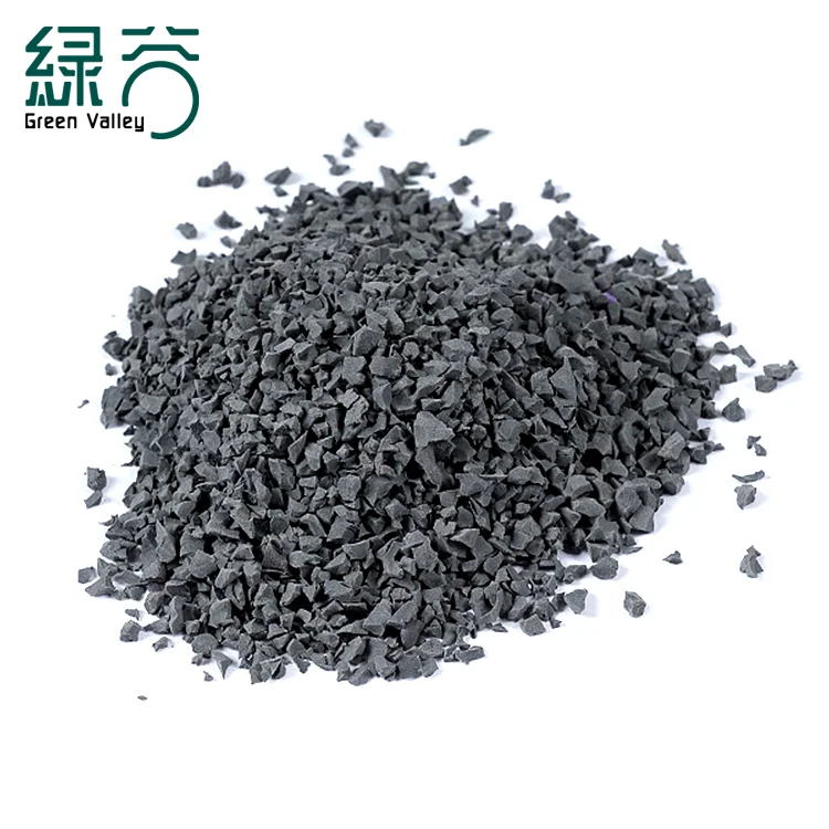Черные резиновые гранулы из переработанных шин
