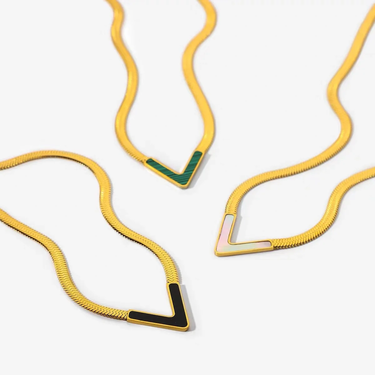 European & American Designer Simple Temperament Hip Hop Metal Street Pats Snake Bone Chain Choker Geometric V-shaped Necklaces