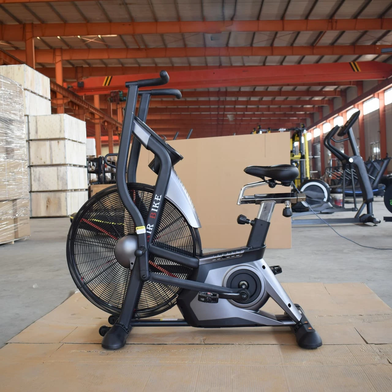 Коммерческий фитнес-велотренажер