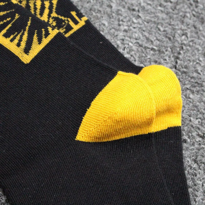 Custom Designer Wholesale Hip Hop Skull Pattern Black Street Fashion Boys Crew Socks Mid Calf Men Casual Sock