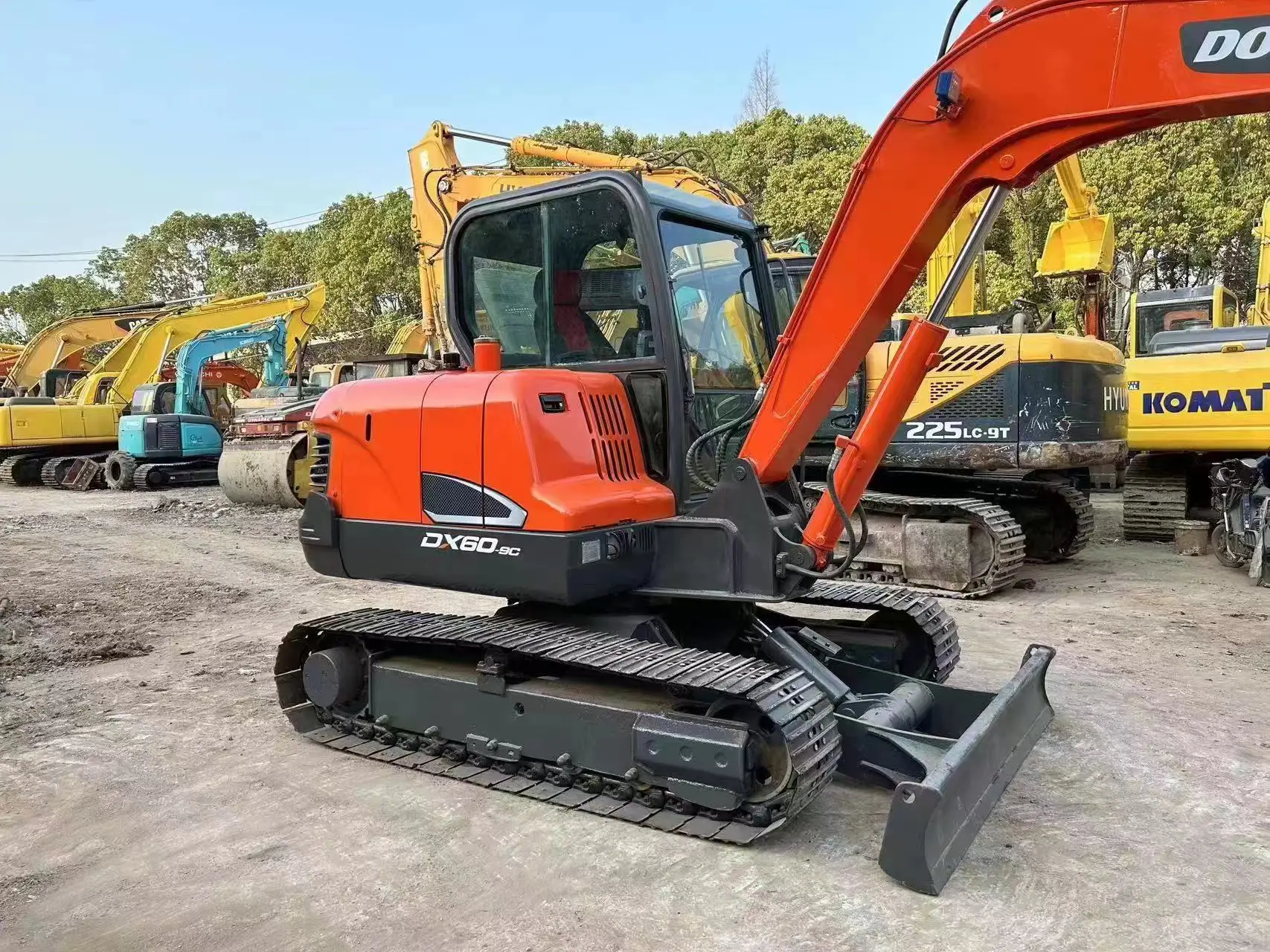 Factory price used Doosan DX55 DX60 DX140 DX225 Nice condition low price construction works crawler digger excavator DX55-9