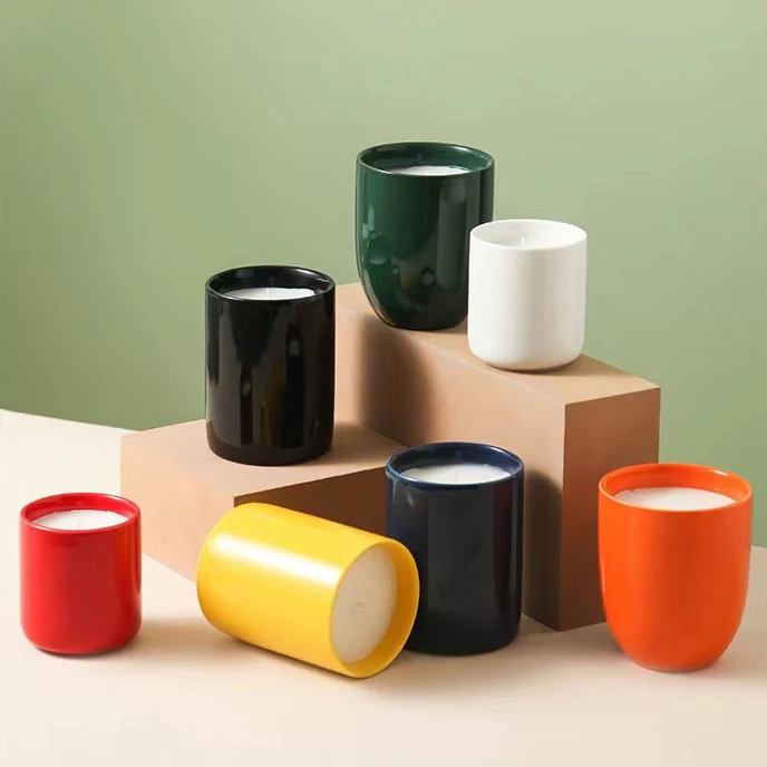 Custom Wholesale Glossy Candle Vessels Embossed Empty Candle Container Black Ceramic Candle Jar With Wooden Lids