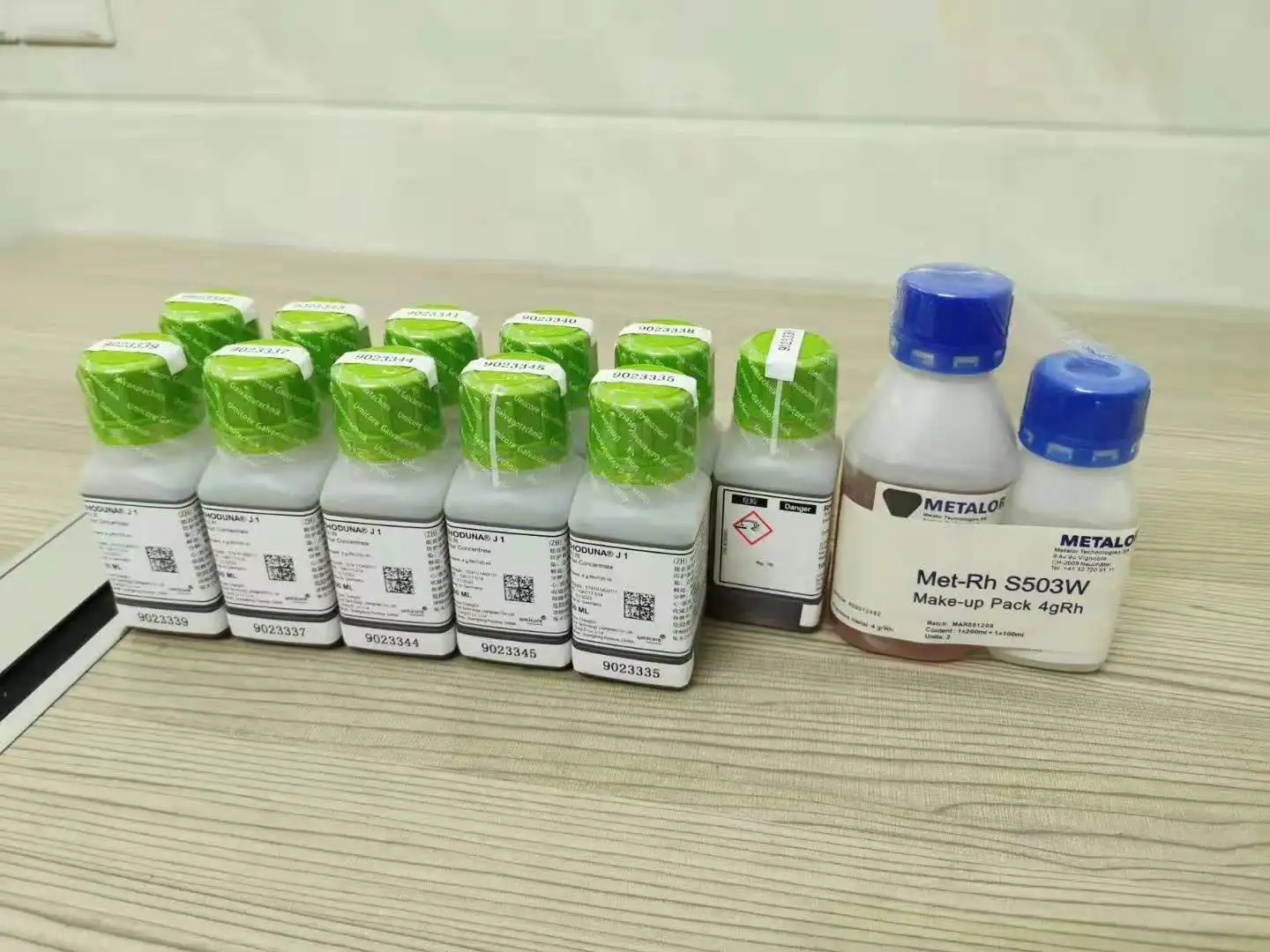 0.2g 2g 4g 100ml Rhodium plating solution J1 jewelry silver gold CAS 10489-46-0 favorable price
