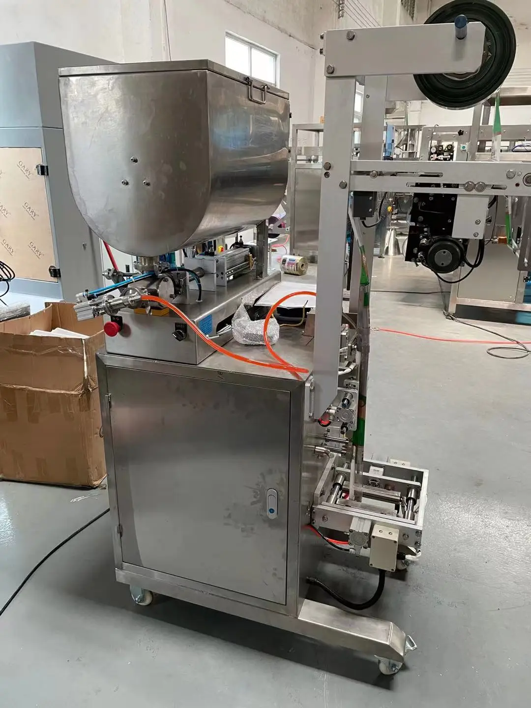 Full automatic packaging liquid soy sauce weight chili sauce pouch filling packing machine