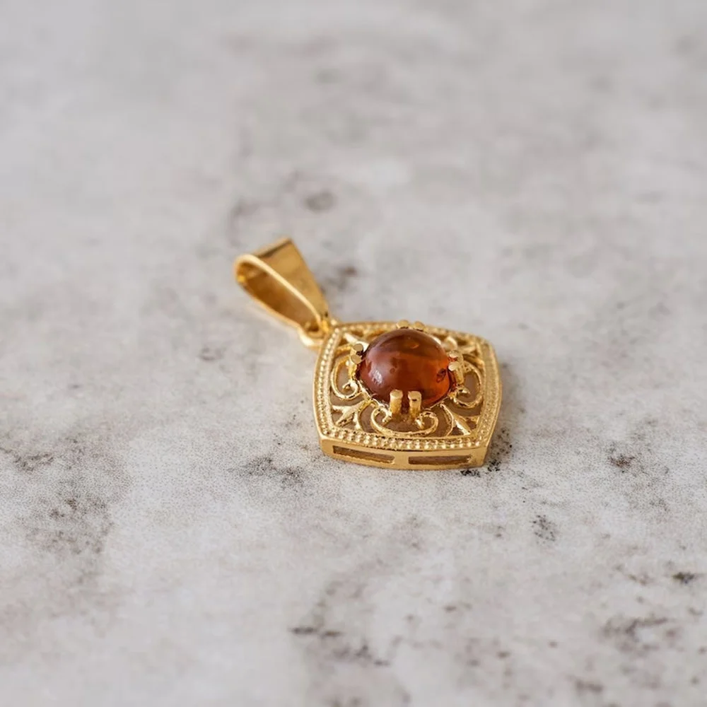 Fashion Jewelry Victorian Baltic Amber Necklace Crochet Baltic Amber Pendant Necklace Gold Plated Gift Amber Necklace Natural