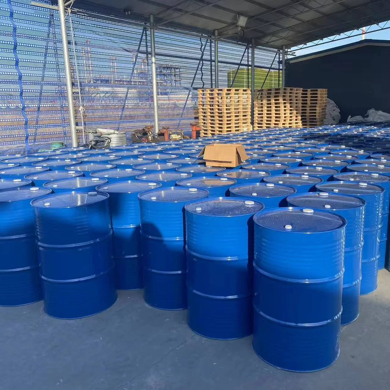 Бесцветная прозрачная жидкость Cas 68-12-2 99% N Н-диметилформамид/дмф 190 кг/барабан для растворителя обезвоживающий агент