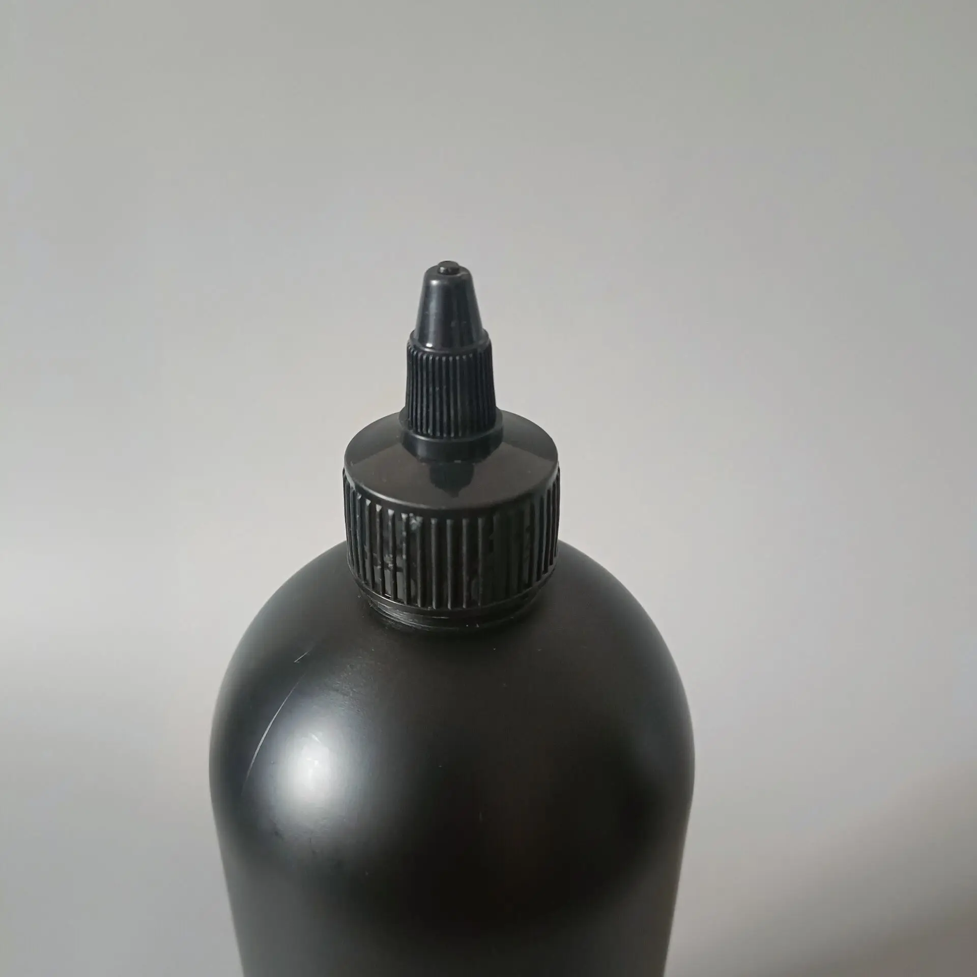 32oz 1000ml 1L HDPE plastic round shape matt black glue paint ink Oil wax polish strech cream Squeeze bottle with twist tip cap