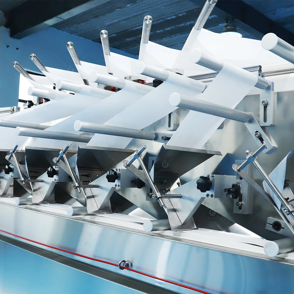 High Speed Wet Tissue Folding Wipes Cutting Machine Baby Wet Wipes Towel Packing Machine with Lid Robot