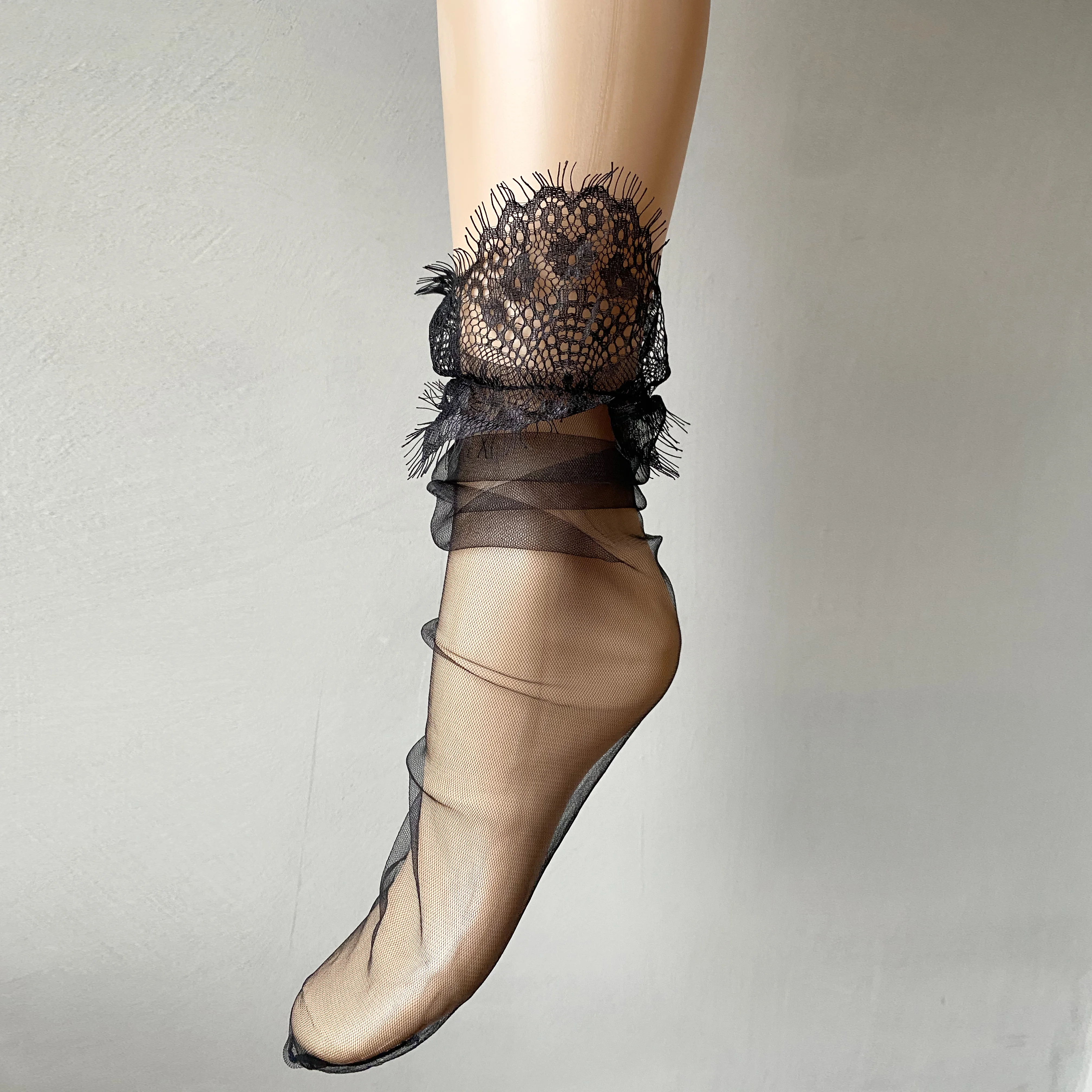 High Quality Ultrathin Design Girls Slouch Socks Sexy Ladies Lace Custom Colours Loose Socks