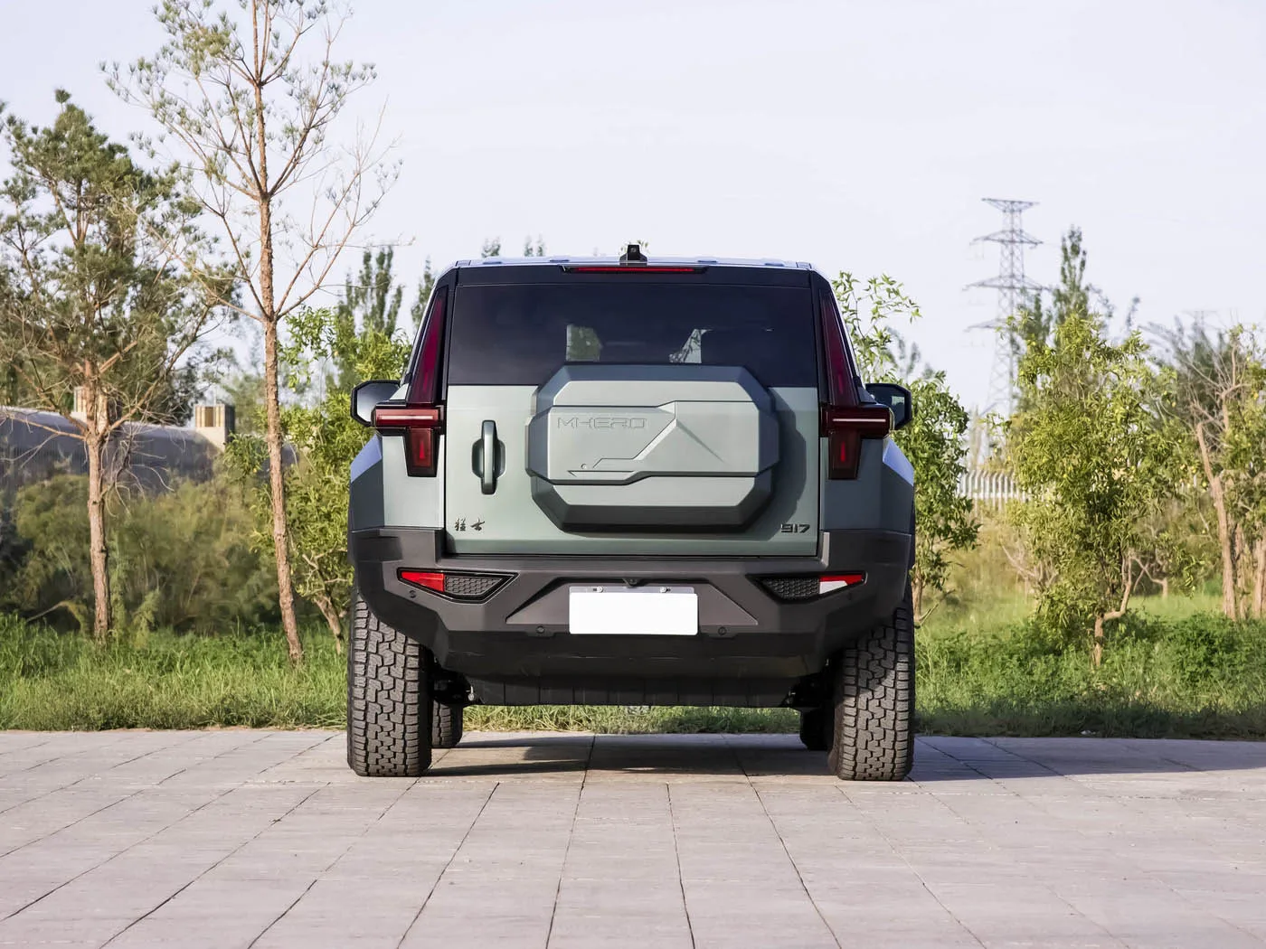 Multi-purpose 4wd 5 seats 4 wheels 20 inch endurance mileage 505km battery capacity 142.7kWh 275/65r20 tires off-road suv