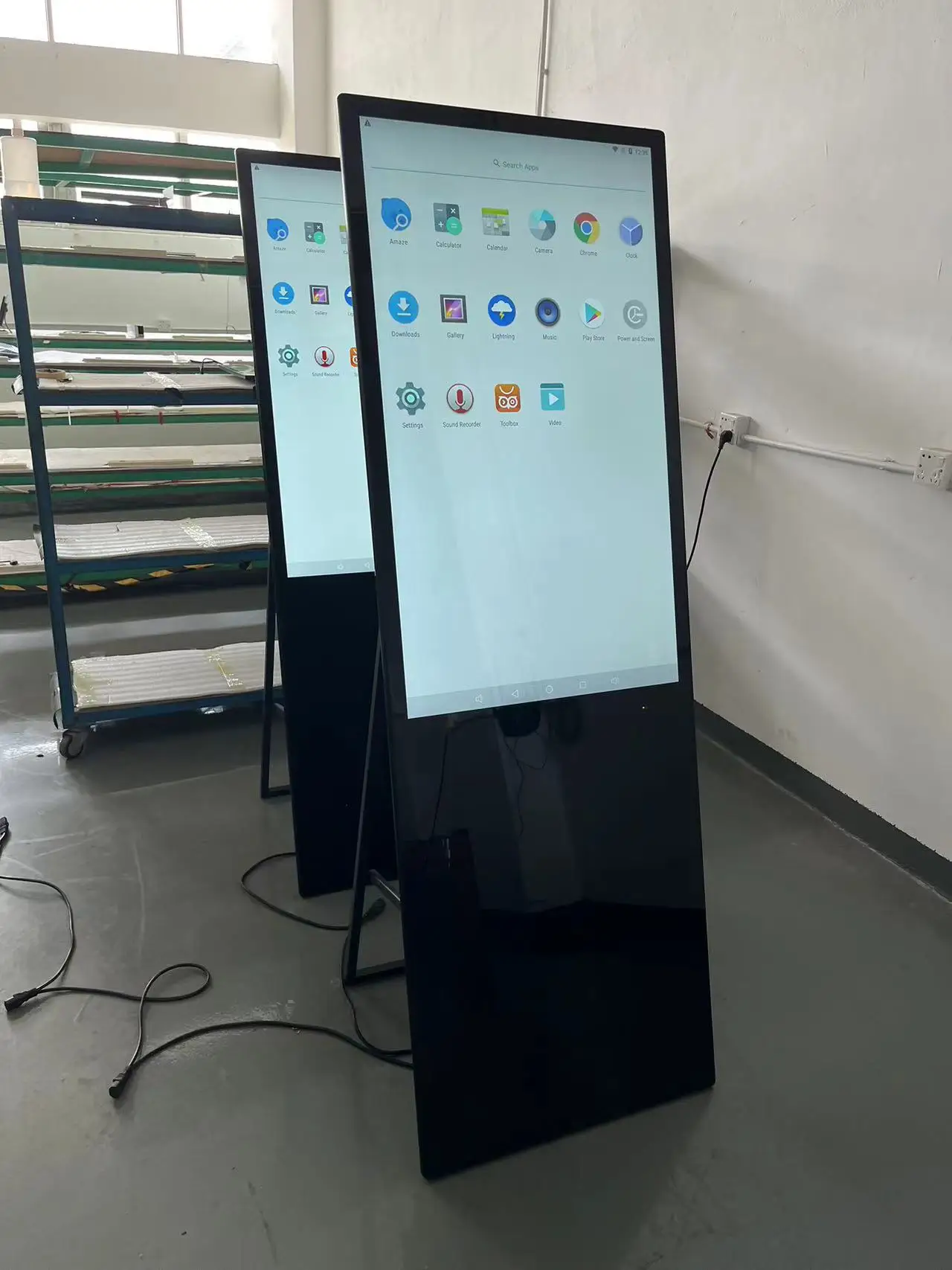 Portable 43 49 55  Inch LCD Advertising Totem Digital Signage Kiosks with CMS Software Advertising Player