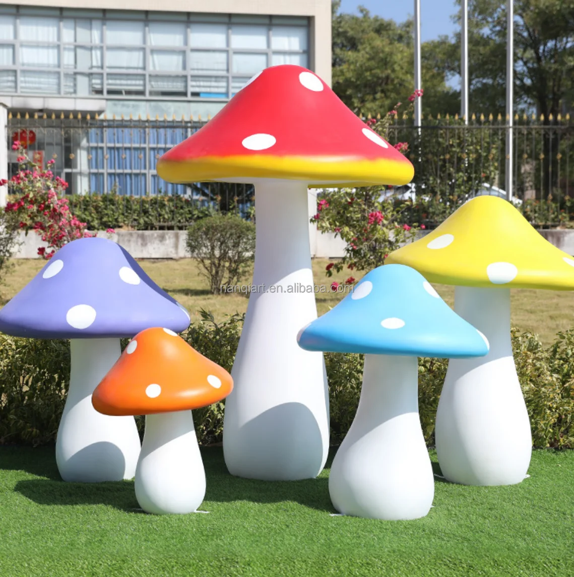New Design Handmade Resin Crafts Good Quality Fiberglass Mushroom Statue Realistic Colorful Mushroom Models For Outdoor Decor