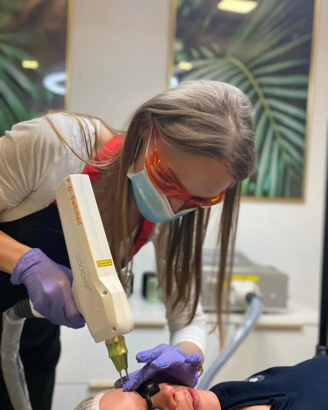 Portable Goochie  1064nm 532nm 1320nm Pico Carbon Laser Peeling Tattoo Removal Machine