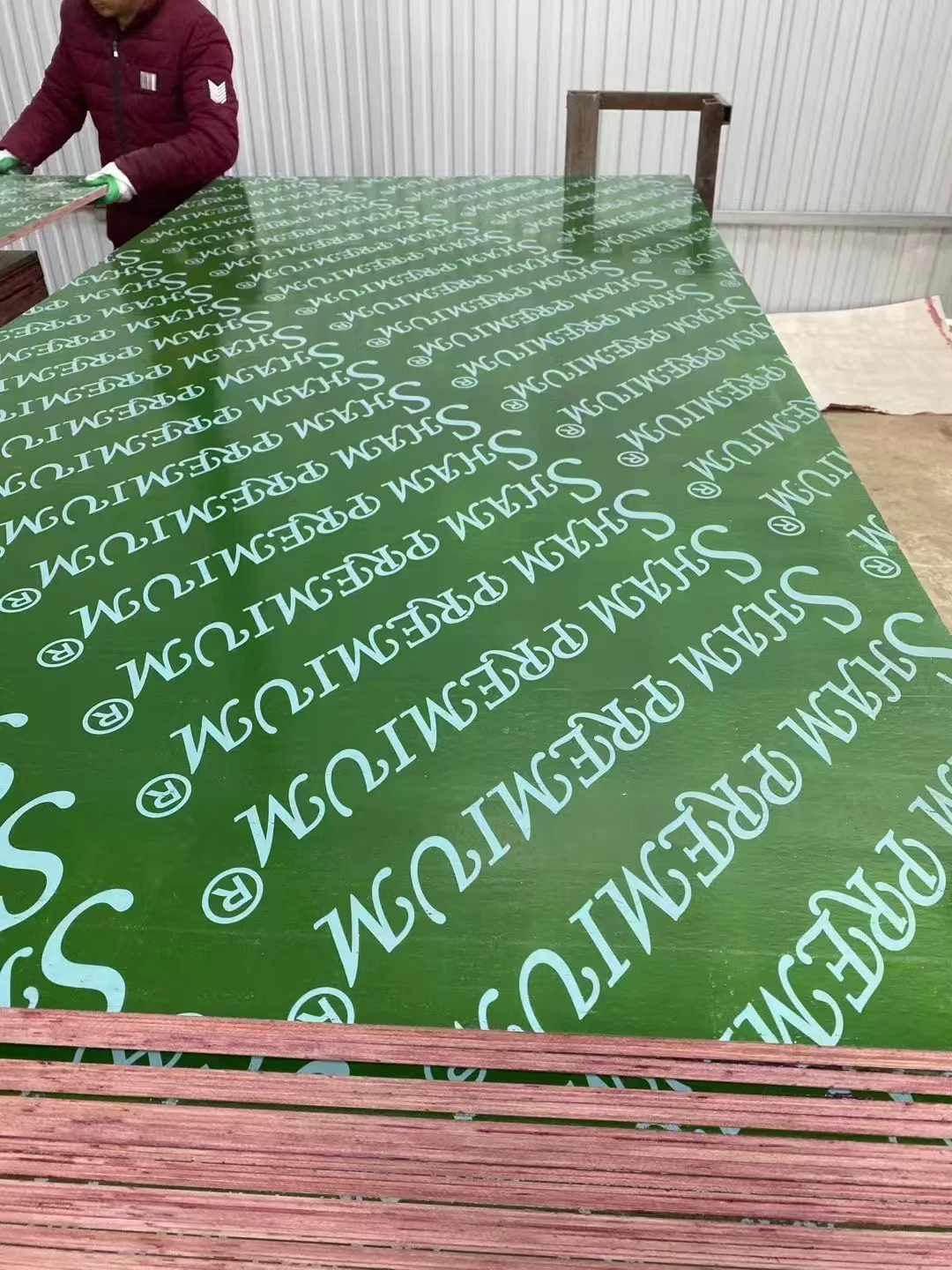 1-2 hot press PP green film faced plywood for concrete formwork