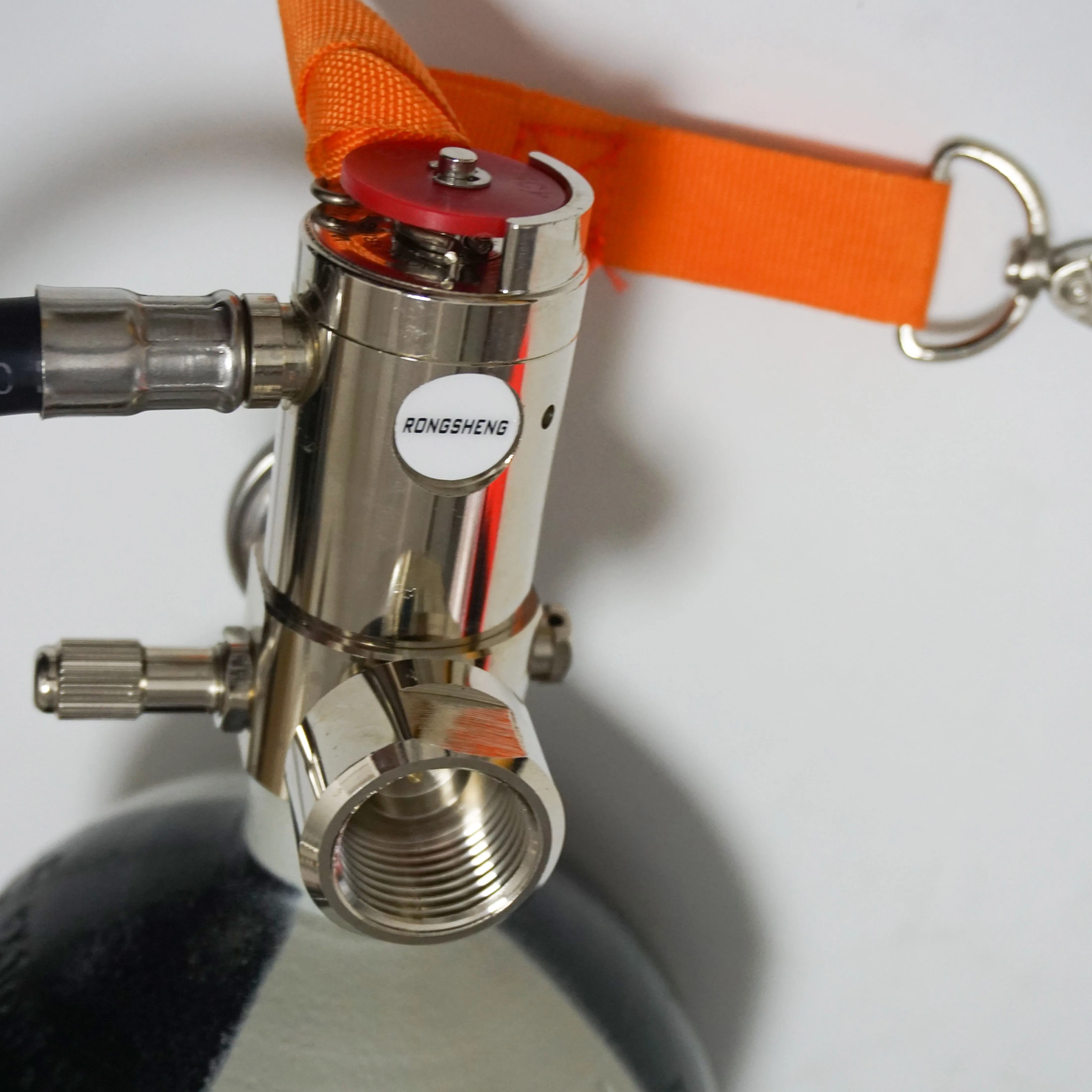 Rescue EEBD cylinder valve