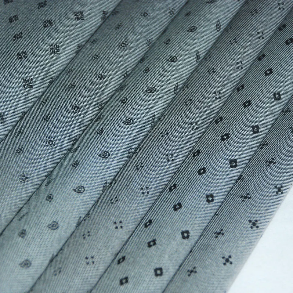 Wholesale high quality yarn dyed indigo chambray CVC 45% polyester 55% cotton print oxford fabric for men shirting