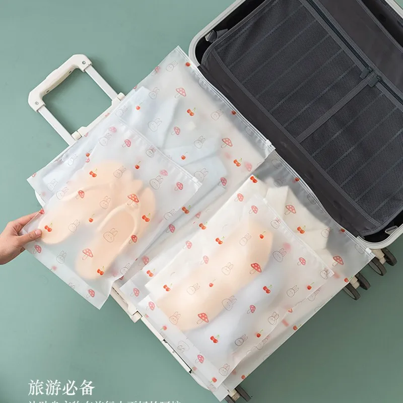 Пластиковая упаковка для одежды