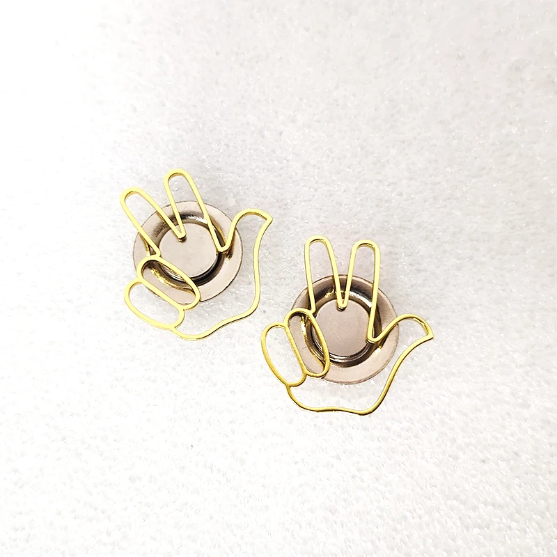 Custom Design UAE Victory Hand Badge Gold Plated Hallow Lapel Pin Personalize UAE Metal Magnet Brooch Pin