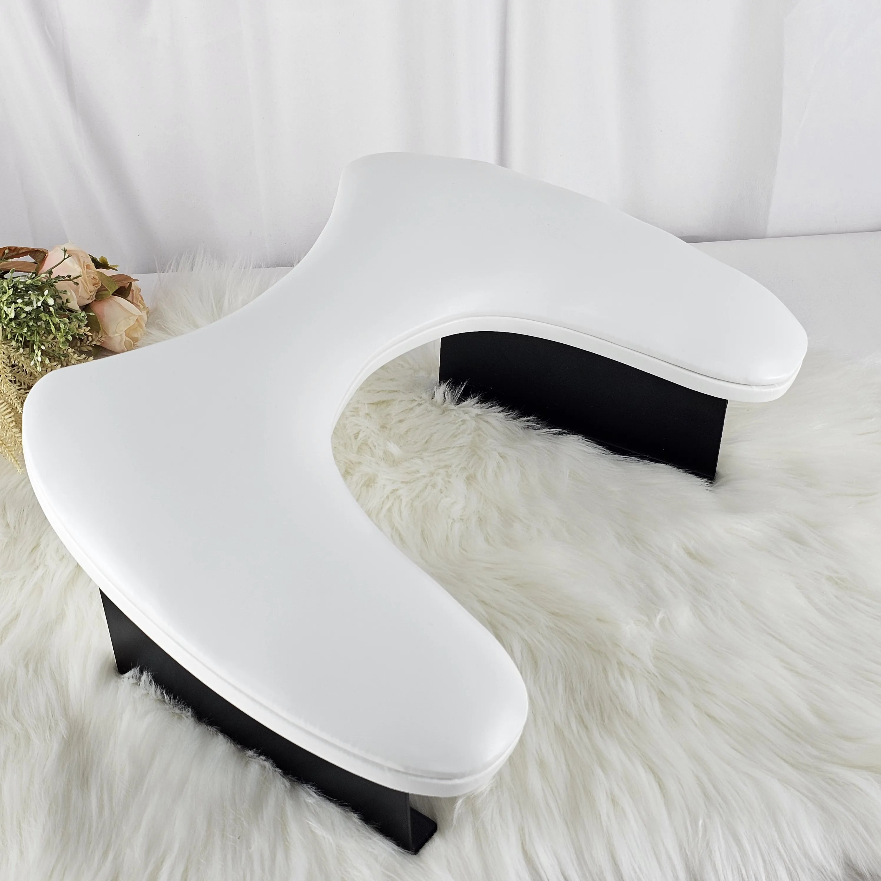 2024 NEW Half Moon shape Manicure Tool PU Leather Nail Arm Rest Cushion Nail Holder Hand Pillow Arm Rests for Nail tech