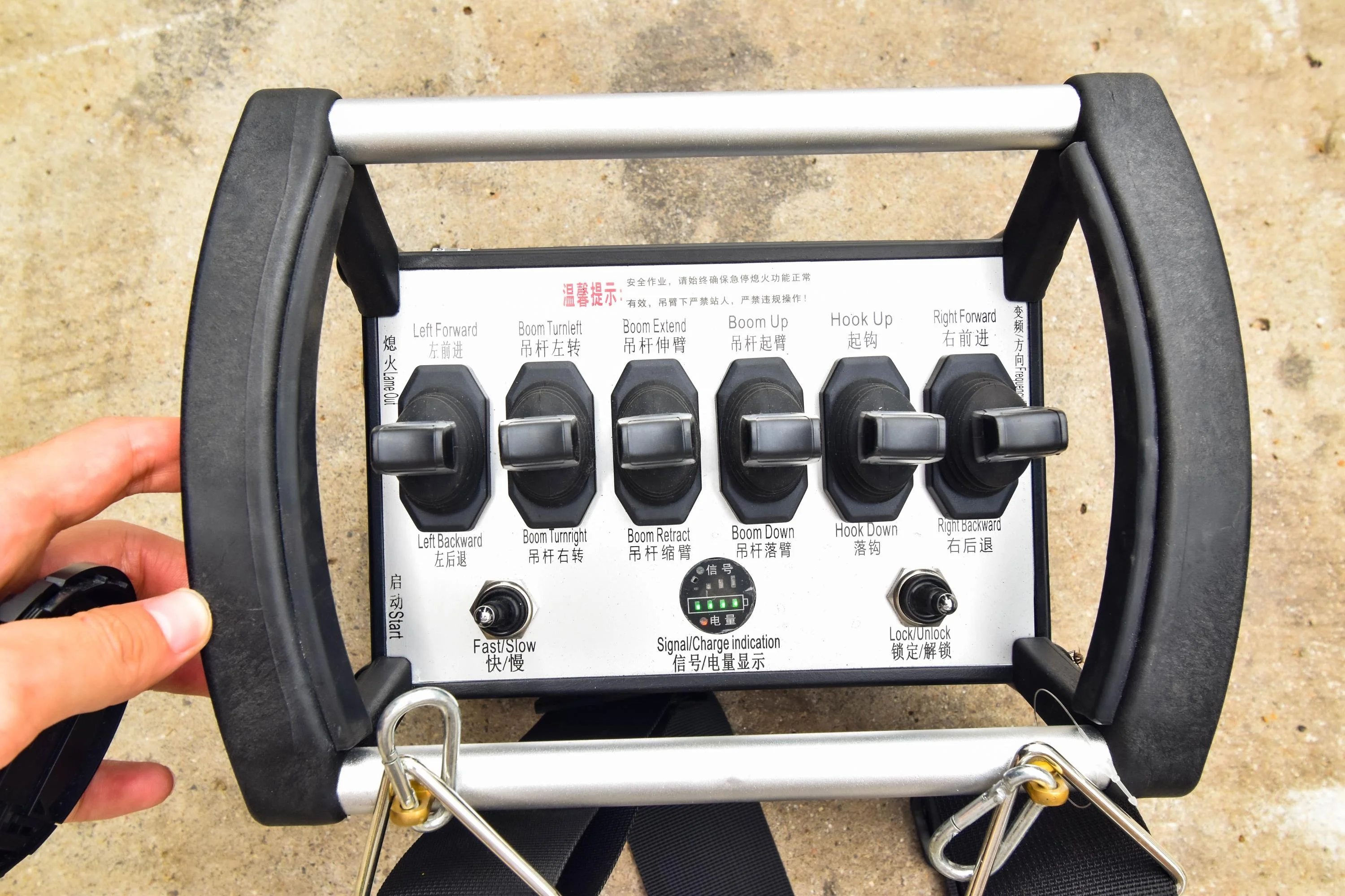 Wireless Remote Control 1Ton To 14Ton Electric Diesel Hydraulic  Crawler Crane