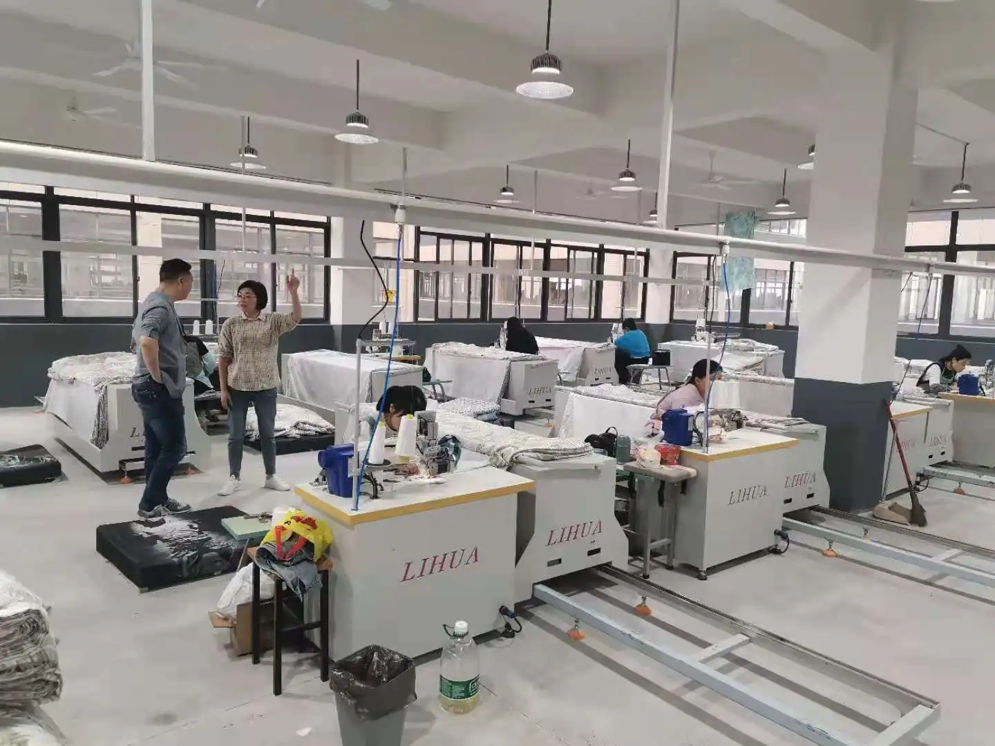 Lihua Mesin jahit tirai curtain hemming machine trolley cloth parallel feeding synchronous sewing machine