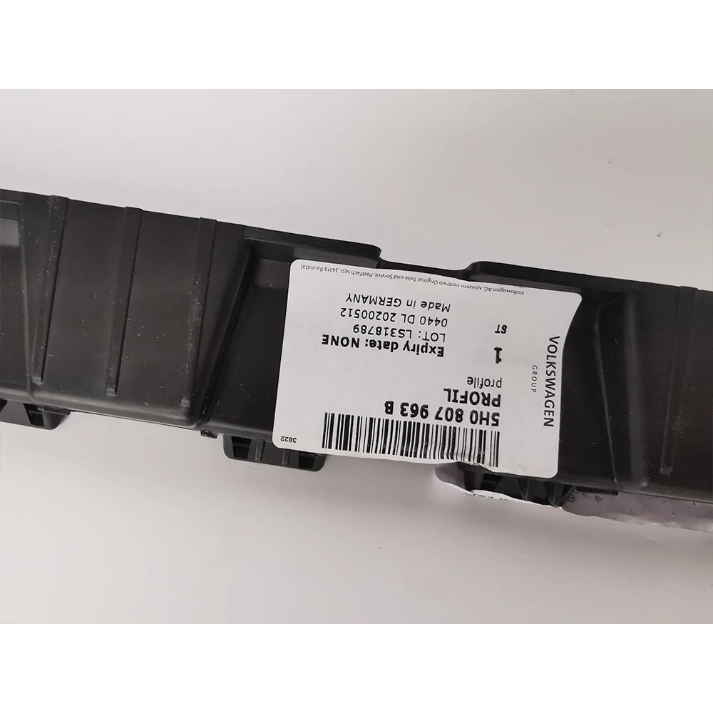 Auto Spare Parts Upgrade Body Kit FRONT LOWER STRIPE For VW GOLF 8 R-LINE